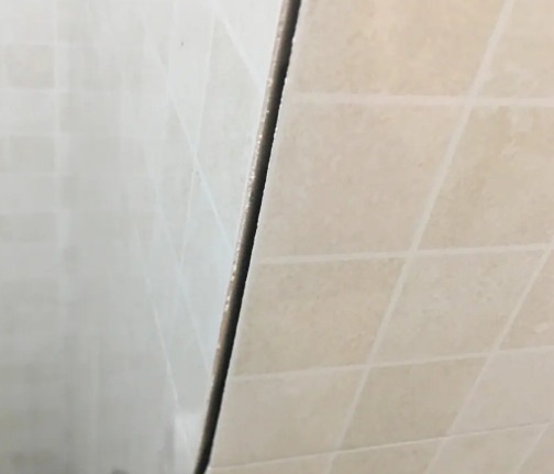 衡东瓷砖空鼓维修公司分享阳台瓷砖脱落的修复过程可以分为以下几个步骤